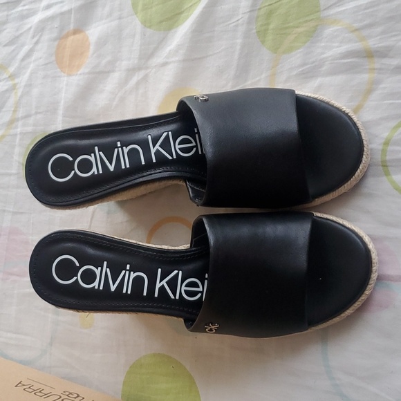 Nice pair of leather wedge Calvin Klein dress up or down , these will be great - Picture 5 of 6